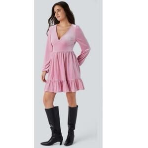 Halara Everyday Deep V Neck Velvet Dress Ruffled Hem Lilac Sachet Sz Medium chic